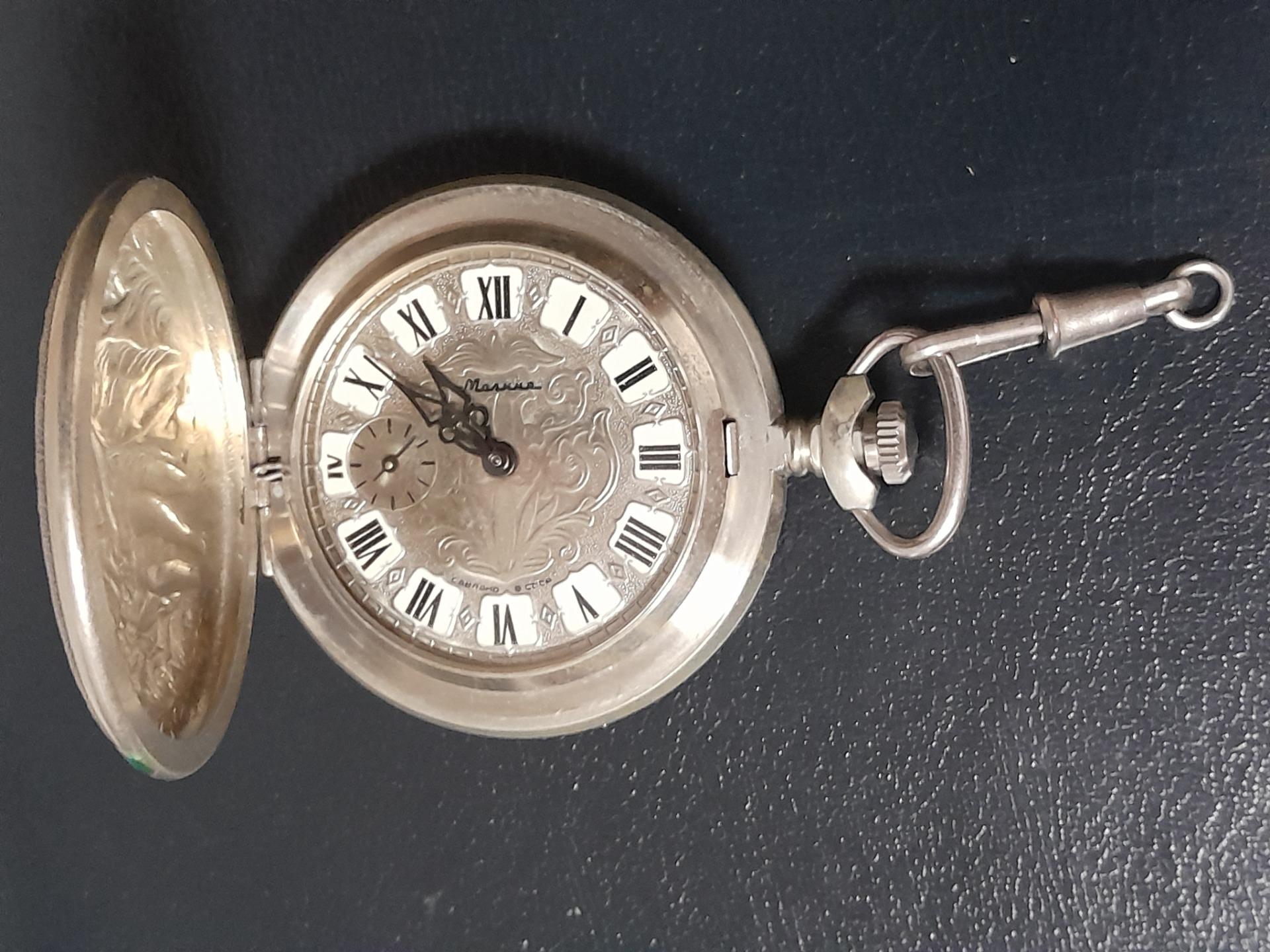 Foto 8 de Navajas, reloj, decoración un santo 