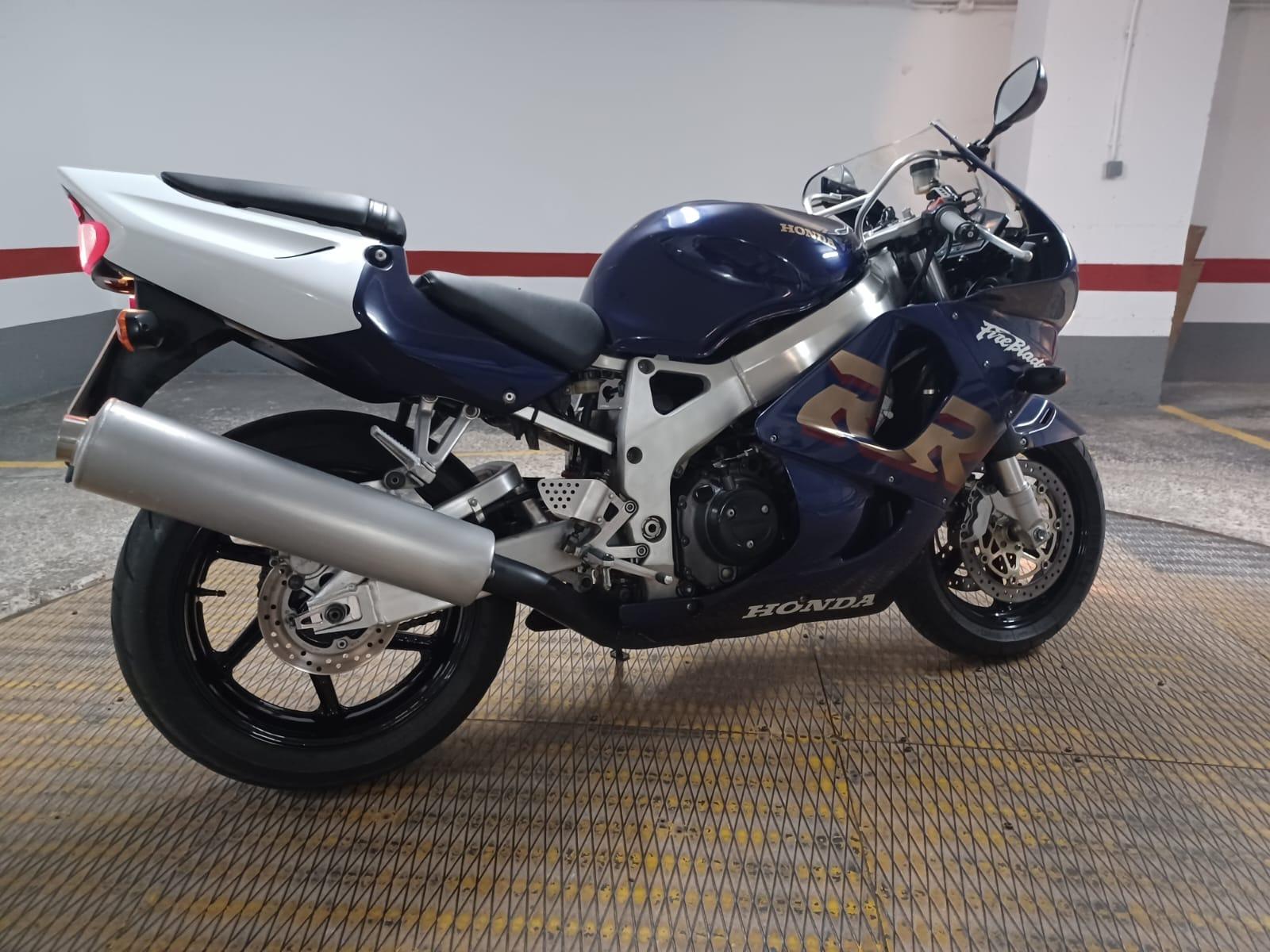 Foto 2 de Honda cbr 900 rr fireblade