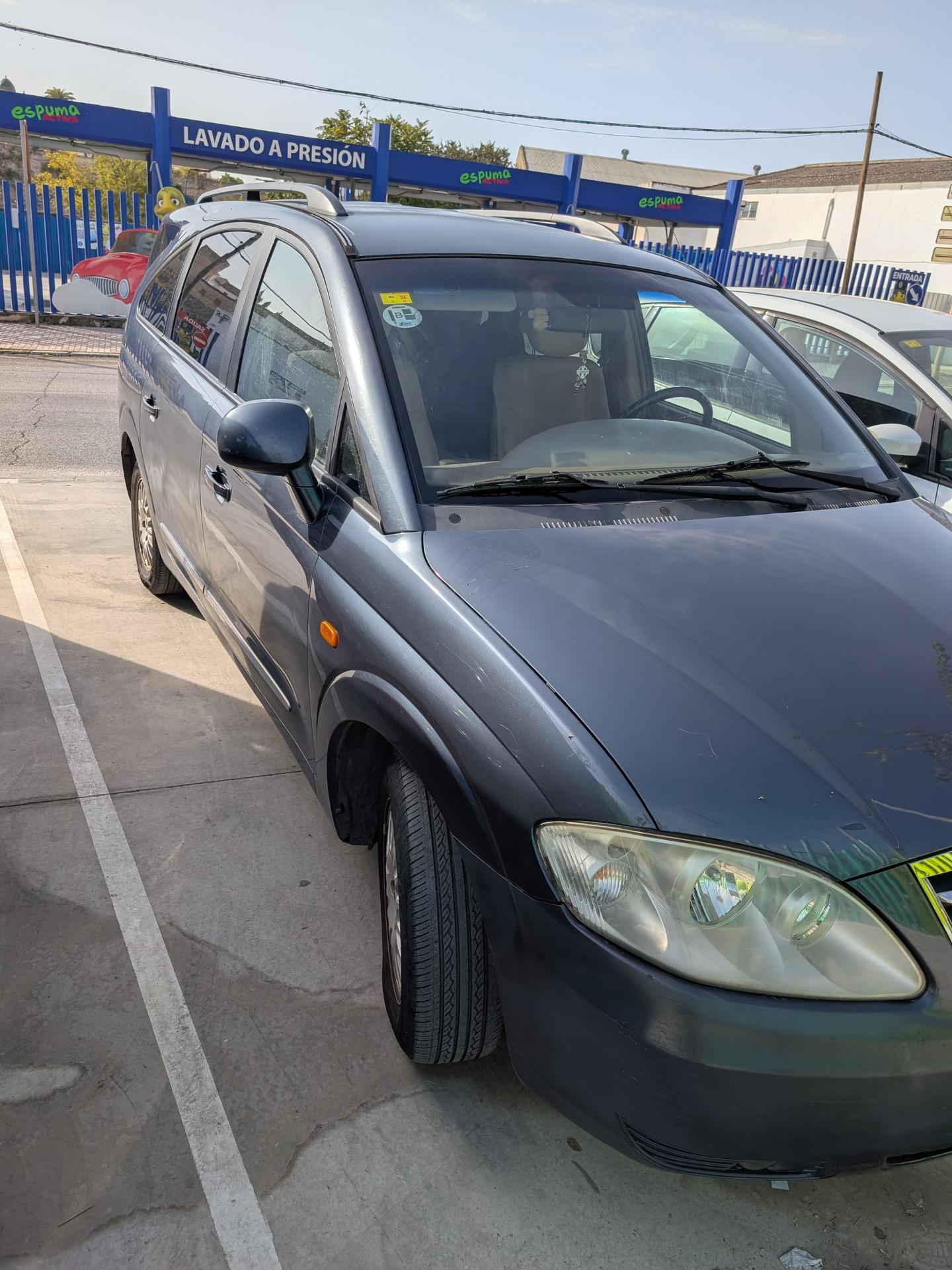 Foto 3 de ssangyong rodius 270 xdi