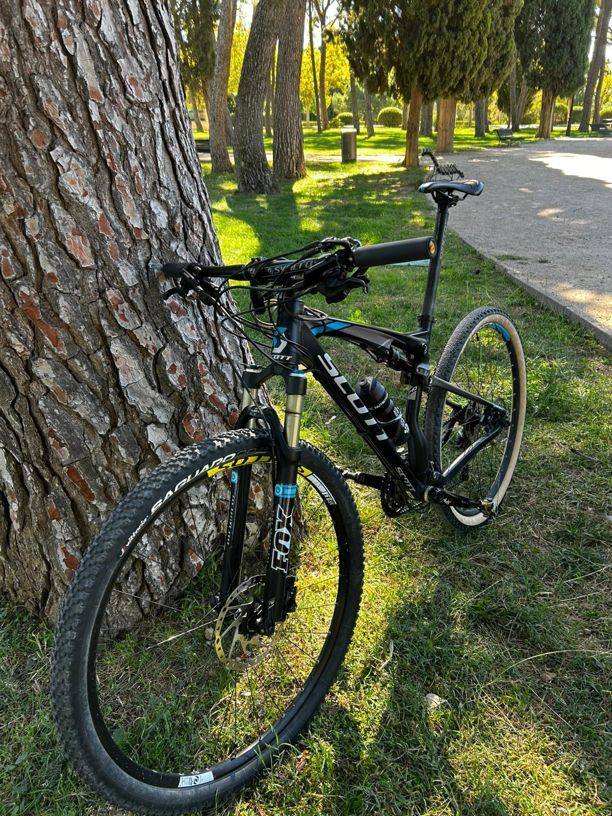 Foto 4 de Bici montaña doble suspension scott spark