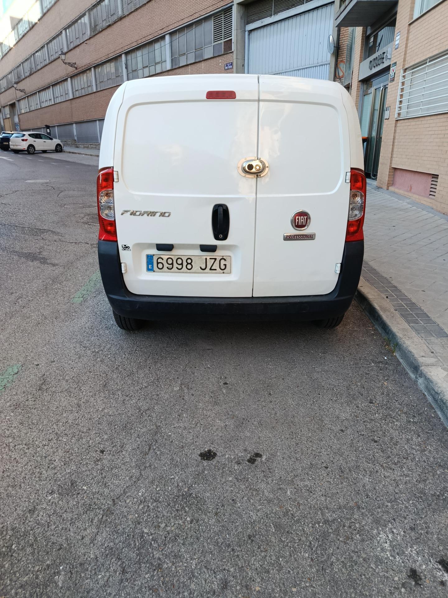 Foto 2 de Cambio por furgoneta 5 plazas etiqueta C 