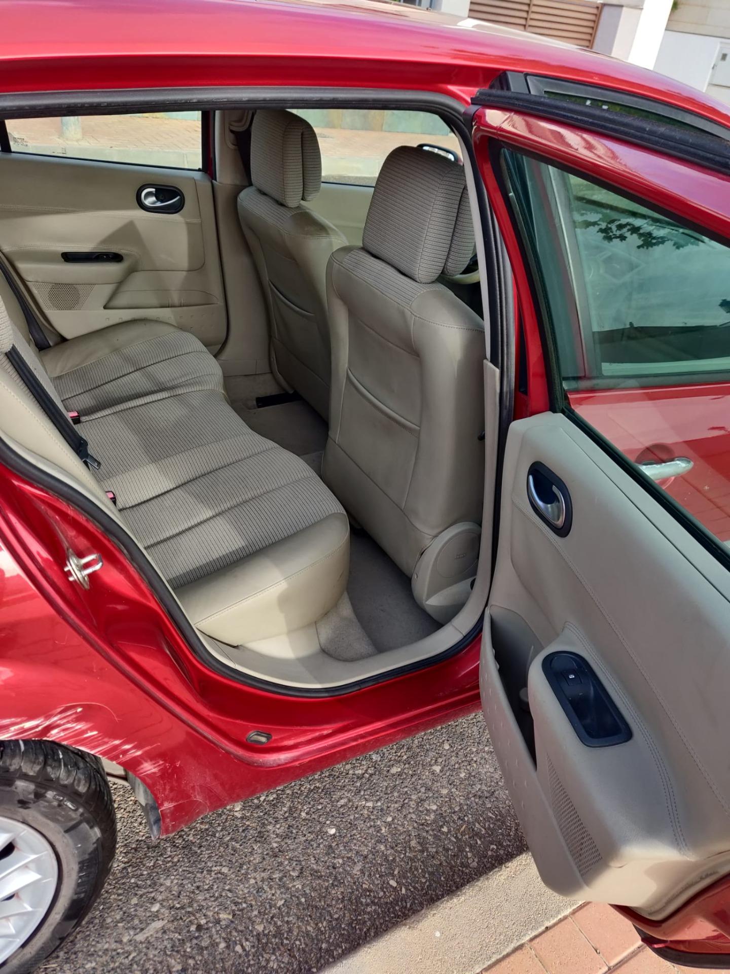 Foto 9 de RENAULT MEGANE 2.0 135CV