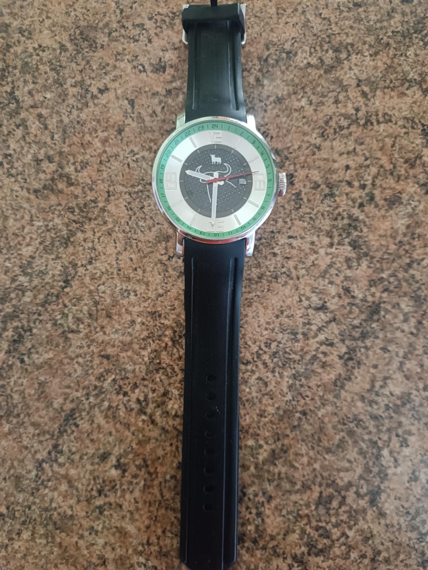 Foto de reloj del toro exclusivo.Vendo o cambio 