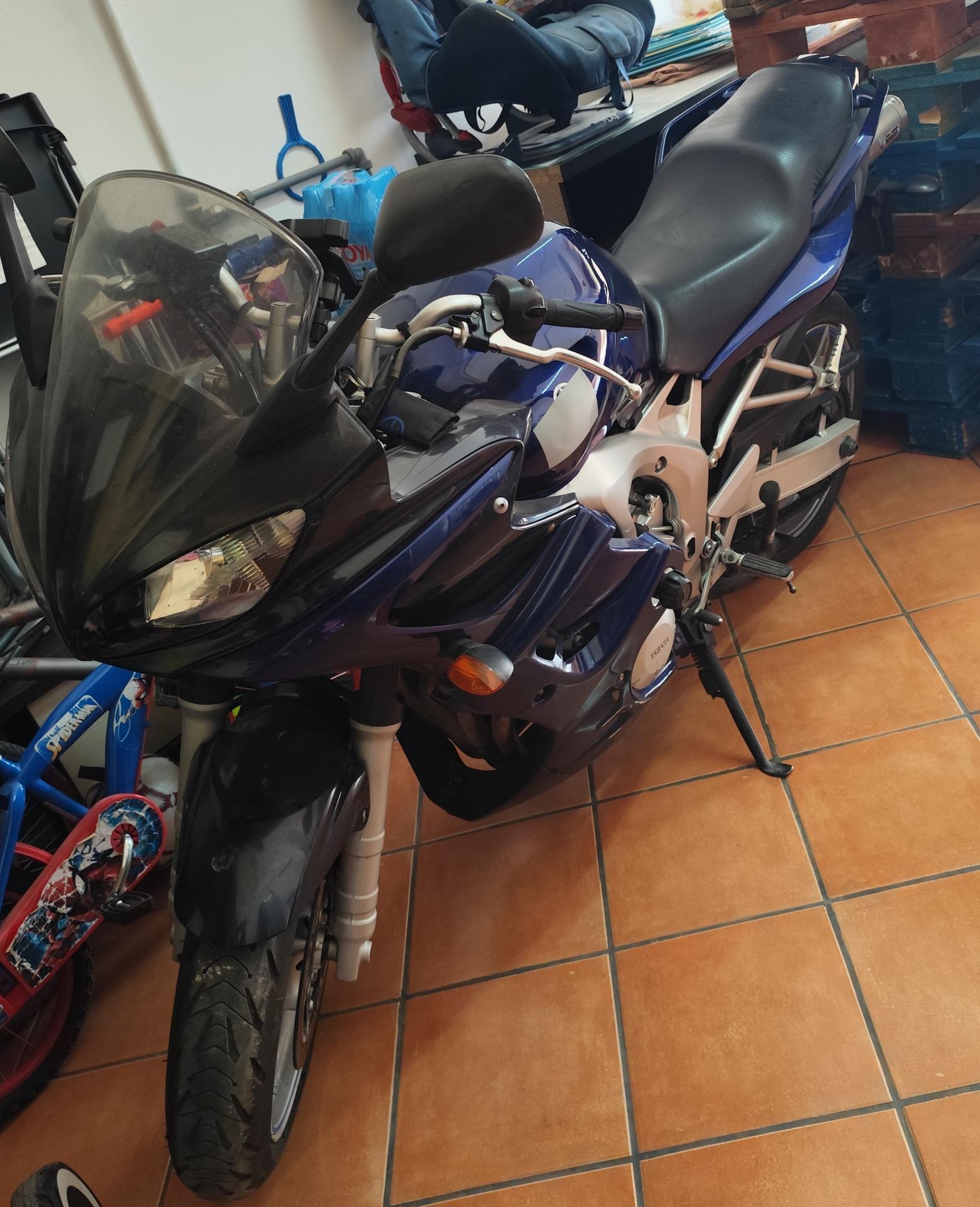 Foto 3 de BMW 320 compact y Yamaha Fazer.