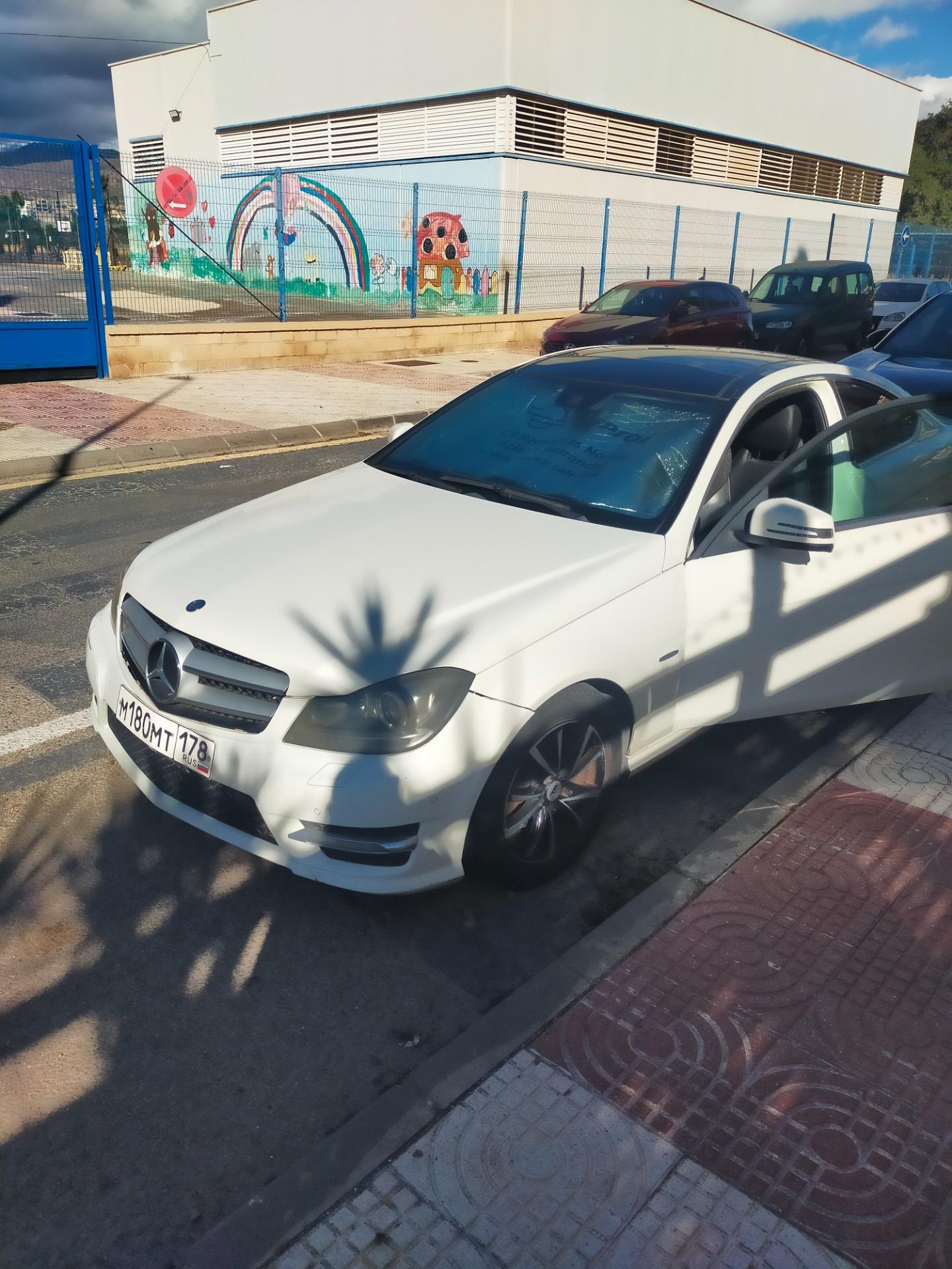 Foto 3 de Cambio mercedes matrícula de rusia por furgoneta mediana de valor aprox 7000€ 